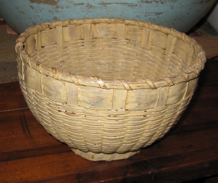 Footed Basket in Butter Yellow Paint